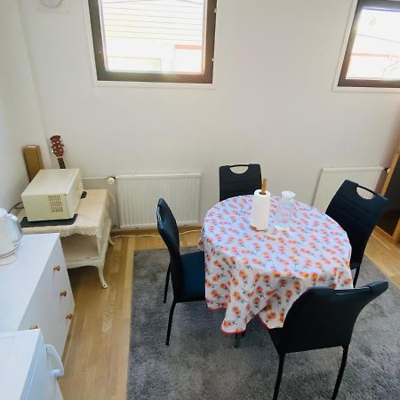 Two Bedrooms,Dining Area And Bathroom With Private Entrance ก็อตกา ภายนอก รูปภาพ