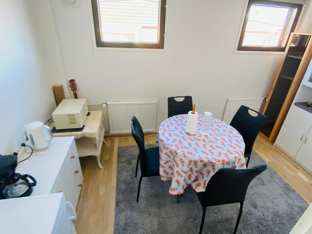 Two Bedrooms,Dining Area And Bathroom With Private Entrance ก็อตกา ภายนอก รูปภาพ