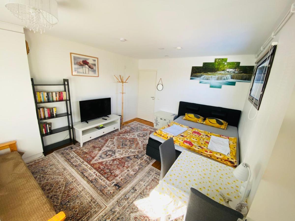 Two Bedrooms,Dining Area And Bathroom With Private Entrance ก็อตกา ภายนอก รูปภาพ