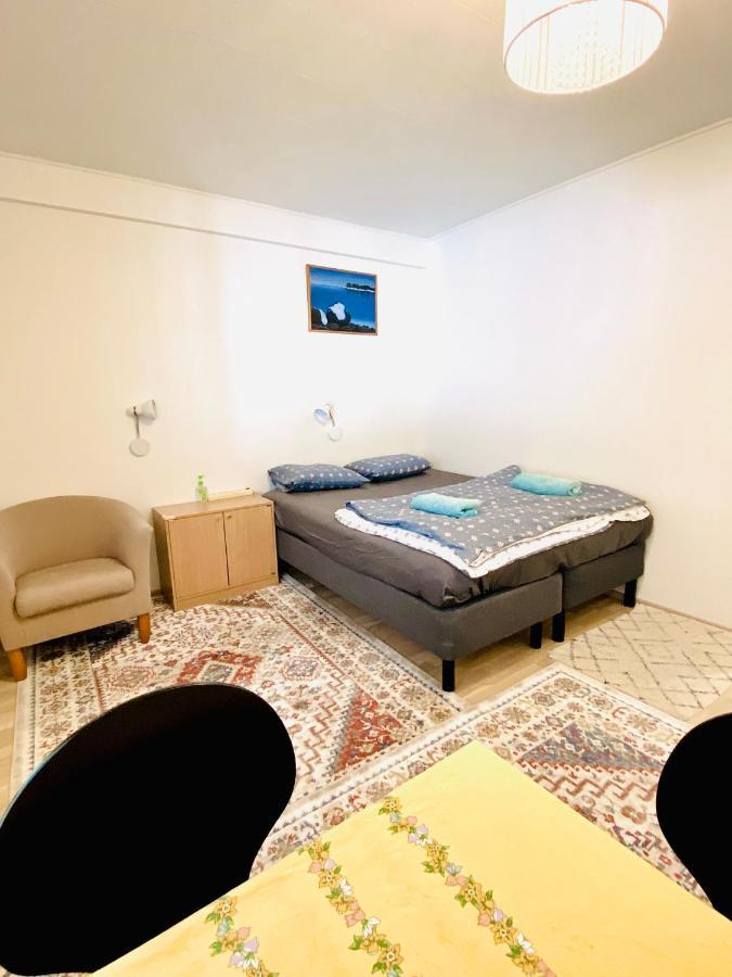 Two Bedrooms,Dining Area And Bathroom With Private Entrance ก็อตกา ภายนอก รูปภาพ